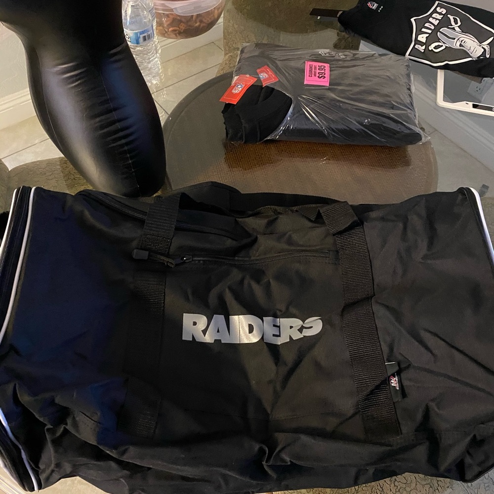 NFL Raiders official Licensed Duffle Bag - Picture 3 of 5